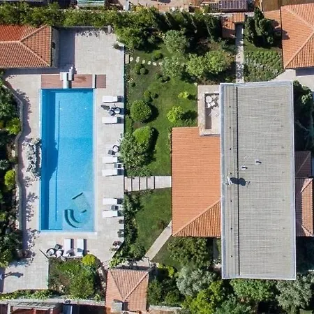 아파트 Family Friendly With A Swimming Pool - 20859