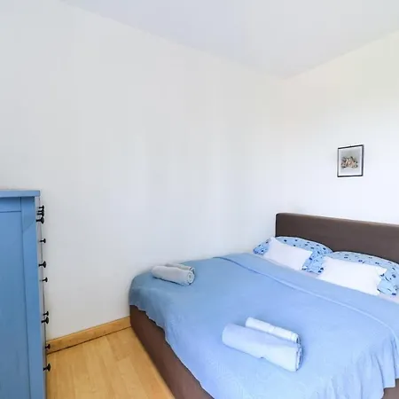 Family Friendly With A Swimming Pool - 20859