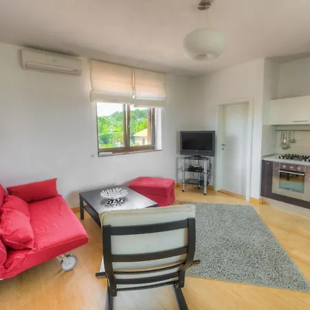 Family Friendly With A Swimming Pool - 20859 *