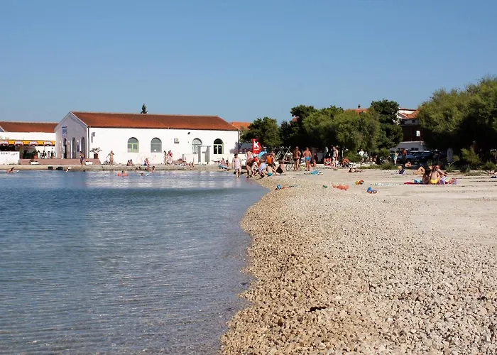 Family Friendly With A Swimming Pool - 20859