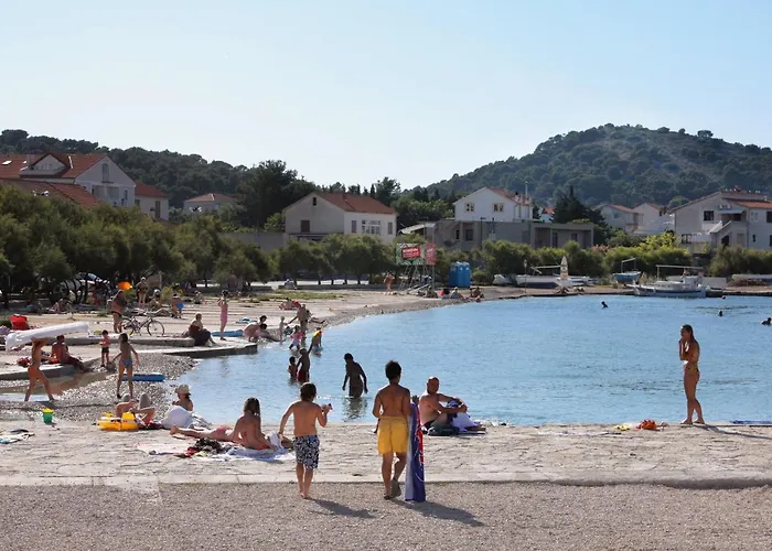 Apartamento Family Friendly With A Swimming Pool - 20859