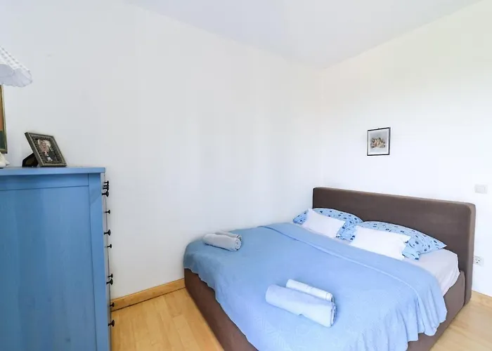 Family Friendly With A Swimming Pool - 20859