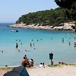 아파트 Family Friendly With A Swimming Pool - 20859 무르테르