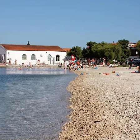 Family Friendly With A Swimming Pool - 20859