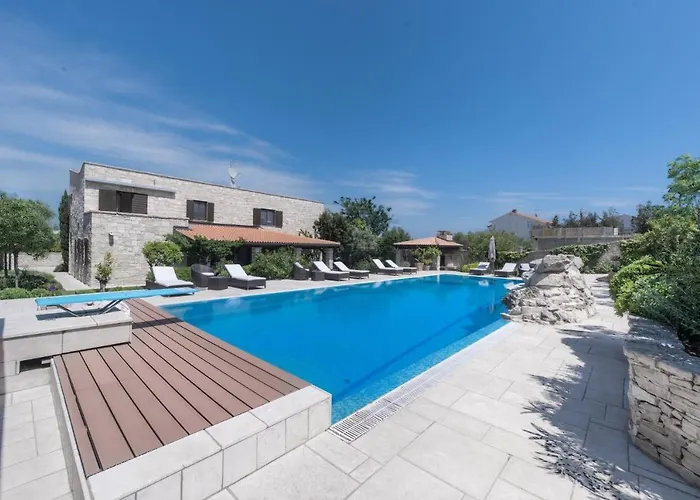 Family Friendly With A Swimming Pool - 20859 * מורטר