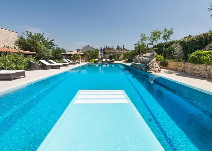 דירה Family Friendly With A Swimming Pool - 20859 *