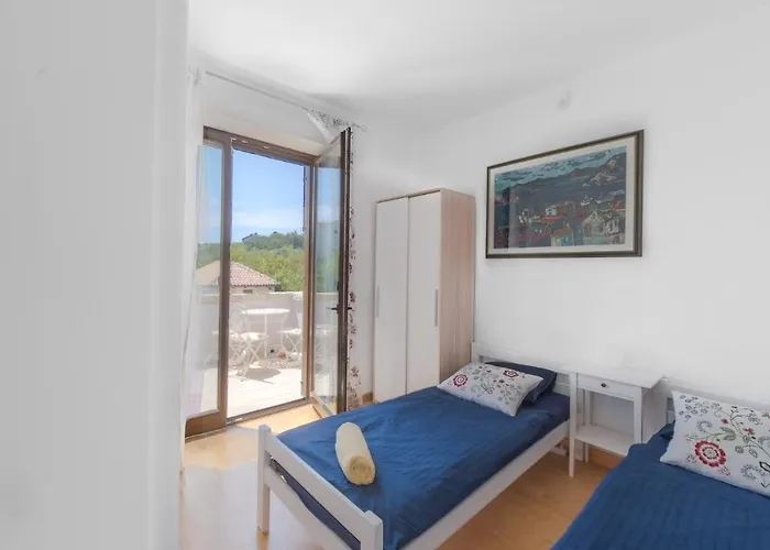 Apartment Family Friendly With A Swimming Pool - 20859