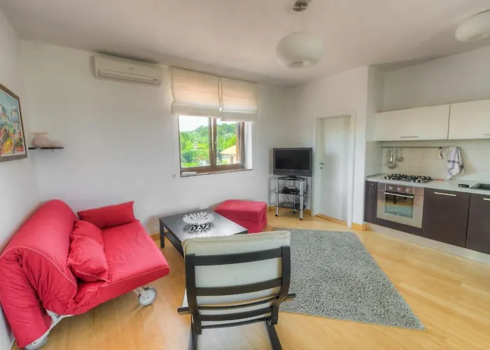 Family Friendly With A Swimming Pool - 20859 *