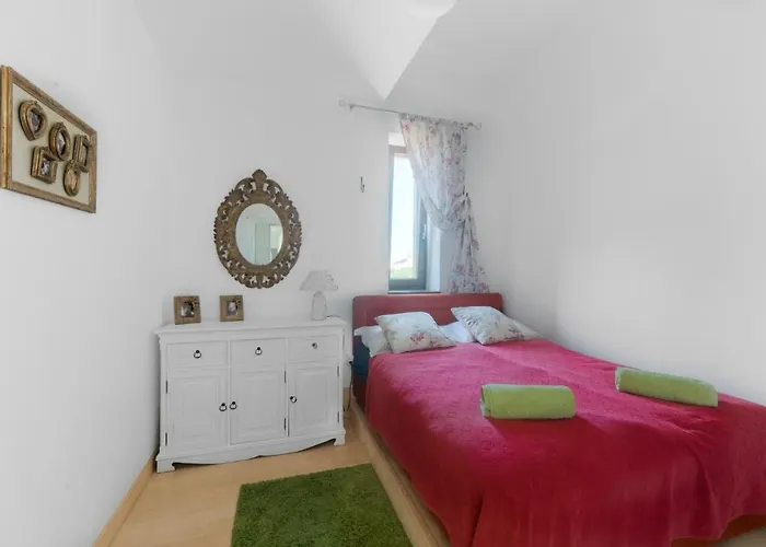 Family Friendly With A Swimming Pool - 20859 דירה